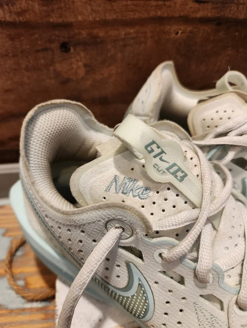 Nike Men's/ Women's Low-Top Training Sneakers in Mint Green and Gum